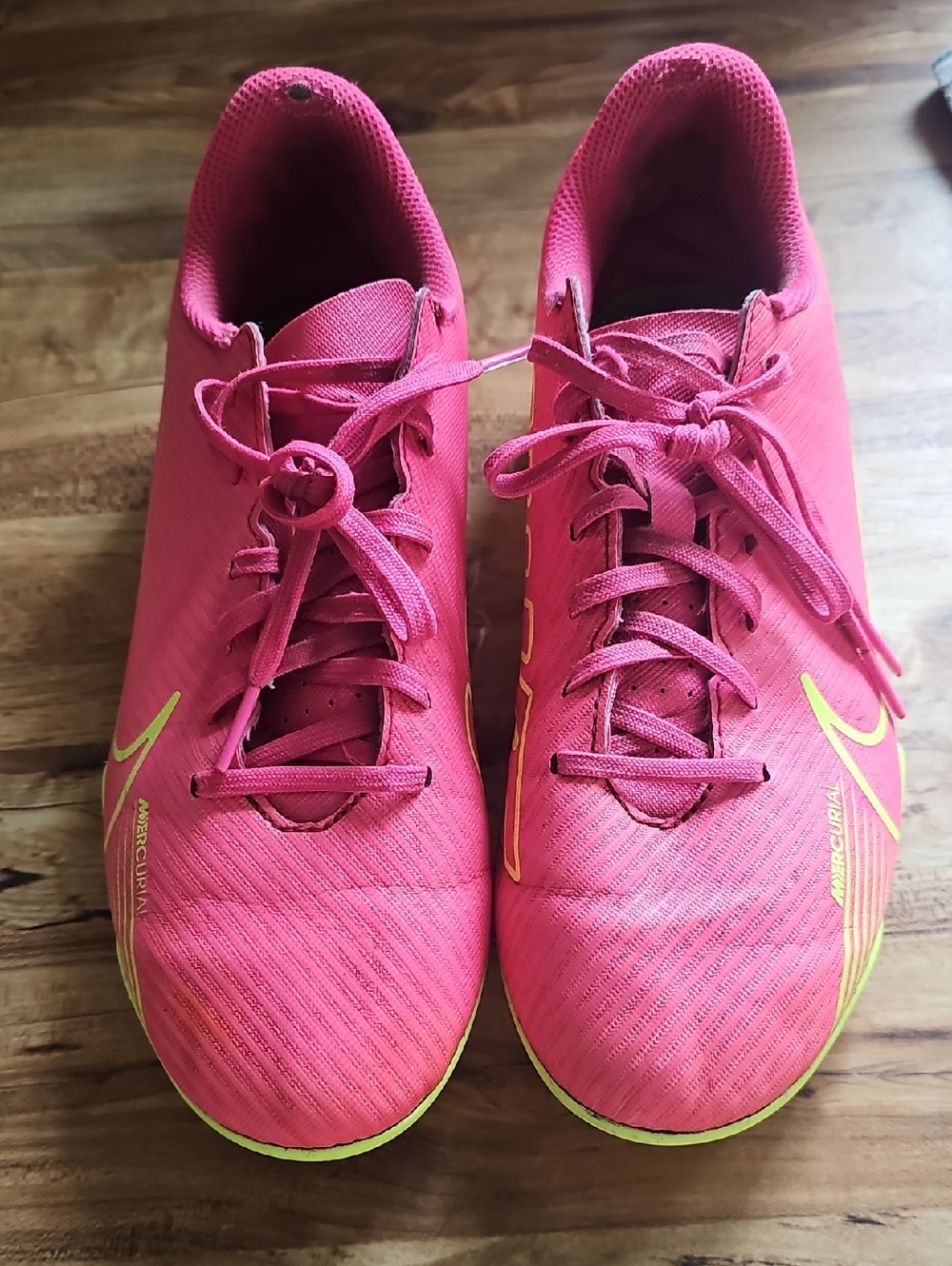 Girls Nike Bright Pink Soccer Cleats